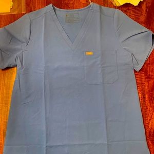 BNWT figs Catarina scrub top